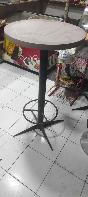 Masa və oturacaq dəstləri: Bar masası, Açılmayan, Yumru masa