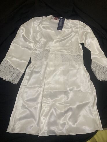 Kardiqanlar, jaketlər: Qadın geyimleri ikinci el az geyilib ve geyinilmeyen etiketlilerde — 11