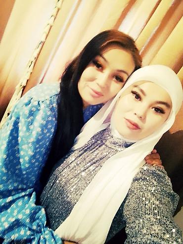 Букеты из живых цветов: Букет из крупных красных роз - Классическая композиция из густо — 6