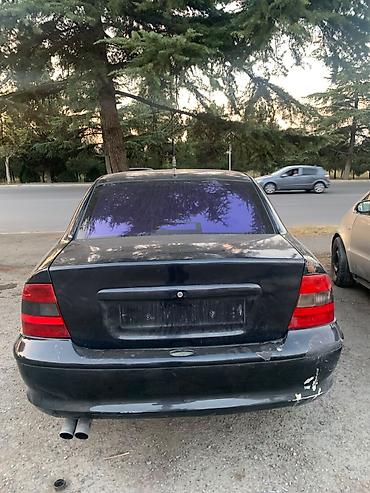 chapman siqaret: Opel sedan – ehtiyat hissələri üçün Model: Opel (sükan və emblemə — 2