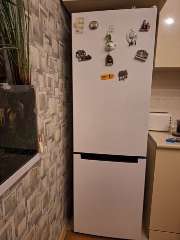 soyuducu islemis: Б/у 2 двери Indesit Холодильник Продажа, цвет - Белый, С колесиками