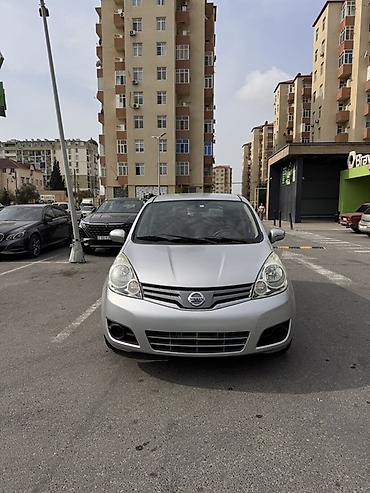 icarəyə masin: Nissan Note, gümüşü rəng, 5 qapılı kompakt minivan/hetçbek. Şəhər üçün — 1