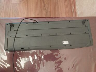 Klaviaturalar: Qara rəngdə, USB kabeli olan standart klaviatura. Ofisdə və ya evdə