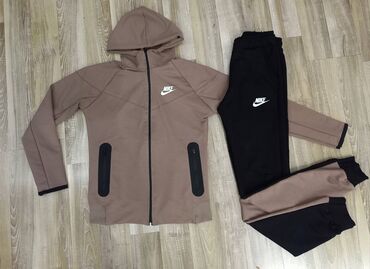 Gornji i donji deo: Nike ženska trenerka

Novo
Pamuk
Veličine xs s m l — 12