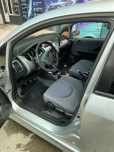 Honda Jazz: 2003 г., 1.4 л, Кол менен иштөөчү, Бензин, Хетчбек — 5