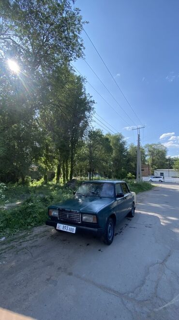 токмак машина: Продается автомобиль ВАЗ-2107. Автомобиль окрашен в темно-зеленый