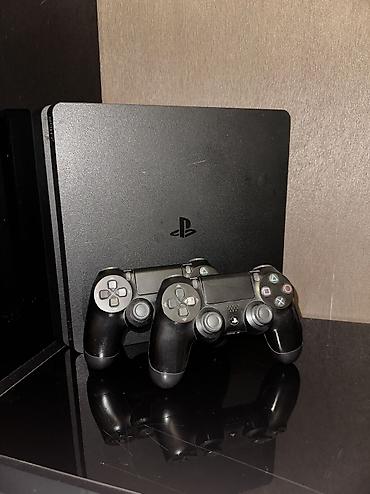 ps5 controller: Ps4 Slim 500gb satılır, üstundə 2 original pult verilir. Yaxşı — 1