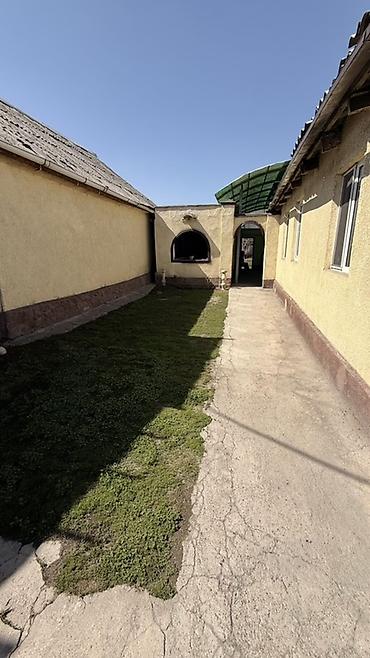 Продажа коттеджей и домов: Продаётся частный дом с огородом. -Район Старый толчок -Площадь — 1