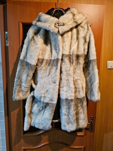 длинное трикотажное платье с капюшоном: Шуба, По колено, С капюшоном, S, M