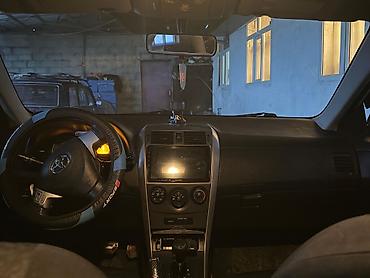toyota aygo: Toyota Corolla (E140), ağ rəng, sedan gövdə. Xarici: - Orijinal — 3
