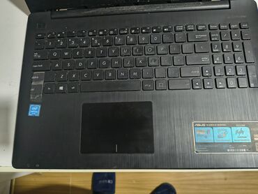 ASUS: Intel Pentium, 4 GB OZU, 15.6 " — 6