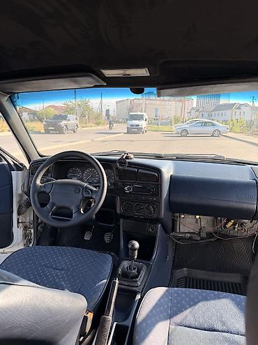 Volkswagen: Volkswagen Passat: 1995 г., 2 л, Механика, Бензин, Седан — 16