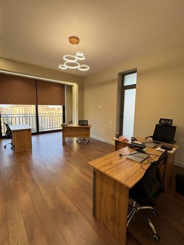 Ofislər: Nərimanov rayonu, Koroğlu metrosu, Heydər Əliyev prospektində, 16 — 4