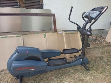 dvorac sator za devojcice: Elipticni (kros) trenazer "Life fitness 9500HR", koriscen ali sasvim