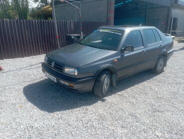срочно срочно продаю машина: Volkswagen Vento: 1993 г., 1.8 л, Механика, Бензин, Седан