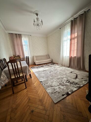 аренда квартиры в баку на месяц: Xatai rayonu zig shossesi. 5 mertebeli stallinka layiheli 1 ci mertebe