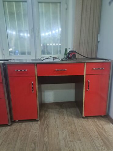 2ci əl kuxna mebelləri: İşlənmiş, Manikür üçün masa