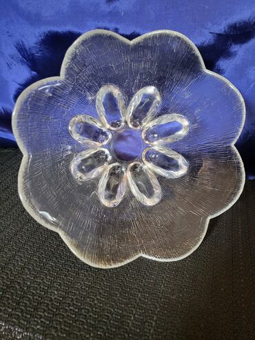 Činije: Cinija nemacka usnama duvano staklo iz 70ih.god. Cinija je — 8