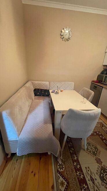 Полки: Divan, stol ve 2 stul, hec bir problemi yoxdu, Saray qessebesindedi