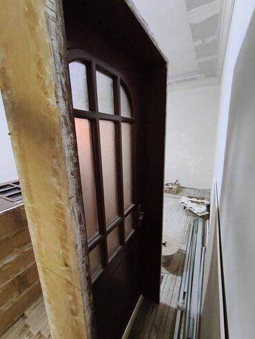 Otaq qapıları: Salam qapilar satilir denesi 160m bele.qorsenmeine baxmain is gedibdi
