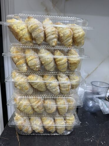 мебель бишкек столы и стулья фото цены: Слоёные мини круассаны в прозрачных пластиковых лотках. - Формат