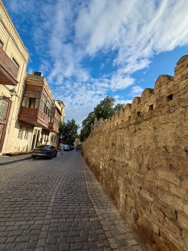 Otaqların günlük kirayəsi: Salam əleykum. İçərişəhər metrosuna yaxin, Qala divarlarından içəridə — 10