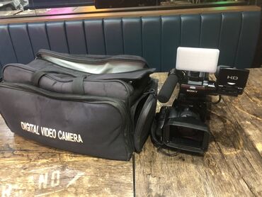 флешка для видеокамеры: Sony HD 1500 satılır. İdeal Vəziyyətdə. Üstündə 2 balaca batareya. 2
