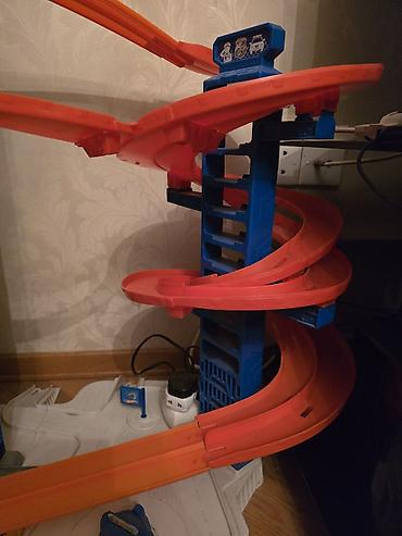 Avtomobil satışı: Hotwheels super ultimate garage. içinə 140 maşın yerləşir. yalnız — 2