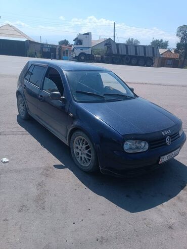 фара на поло: Представляем хэтчбек Volkswagen Golf IV, окрашенный в темно-синий