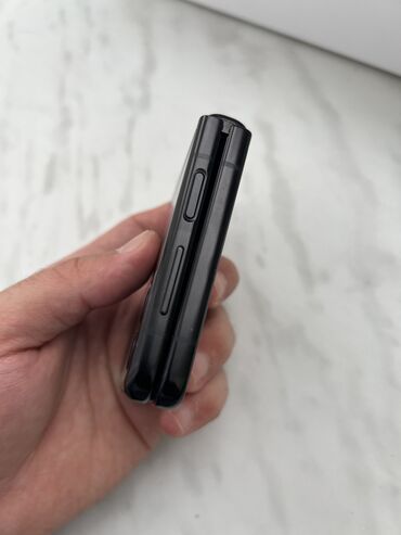 Samsung: Samsung Galaxy Z Flip 3 5G — 6