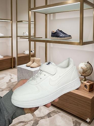 nike hyperko: Uşaq üçün ağ idman ayaqqabısı - Model: klassik low-top kəsim — 1