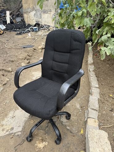 Ofis və oyun kresloları: Təkərli, Qolları tənzimlənmir, Parça
