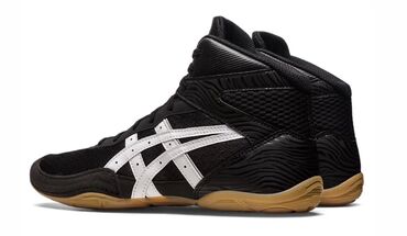 кроссовка asics: Кроссовки, 39.5, Asics, Б/у, цвет - Черный