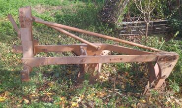 Poljoprivredne mašine: Plug za traktor – dvobrazdni, vučeni - Konstrukcija: masivan čelični — 10