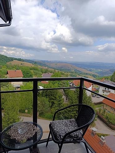 Stan na dan: Apartman T2 – planinski smeštaj sa panoramskim pogledom - Moderan — 3