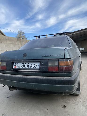 Унаа: Volkswagen Passat: 1988 г., 1.8 л, Кол менен иштөөчү, Лифтбек — 1