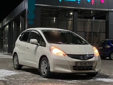 Honda: Honda Fit: 2011 г., 1.3 л, Гибрид