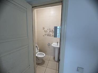 Аренда помещений свободного назначения: Сдаётся офисное помещение на 11 этаже в центре города. 📍 Локация — 10