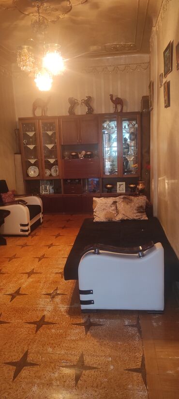 Həyət evləri və villaların satışı: Salam. Allah alanada satanada xeyir versin. Ev 2 otaq 1 zaldir. Boyuk — 6