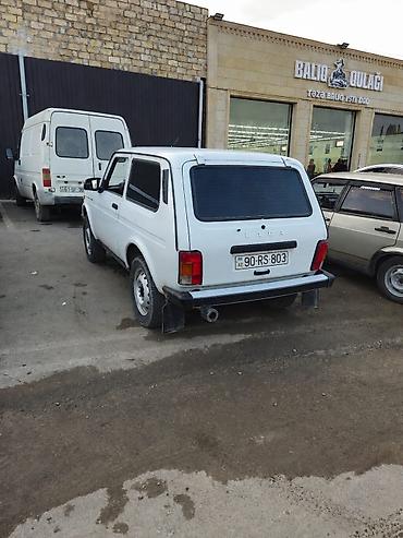 lada şiti: LADA Niva 3 qapı, ağ rəngli ofroud Xırda kosmetik işləri var — 3