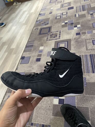 спортивные бриджи мужские: Мужские кроссовки, 41.5, Nike, Б/у, цвет - Черный, Самовывоз