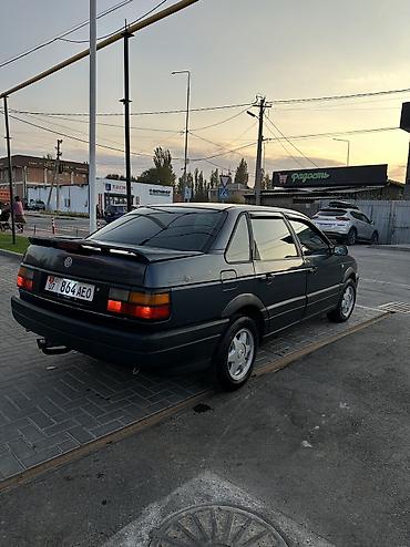Volkswagen Passat: 1988 г., 1.8 л, Механика, Бензин, Седан