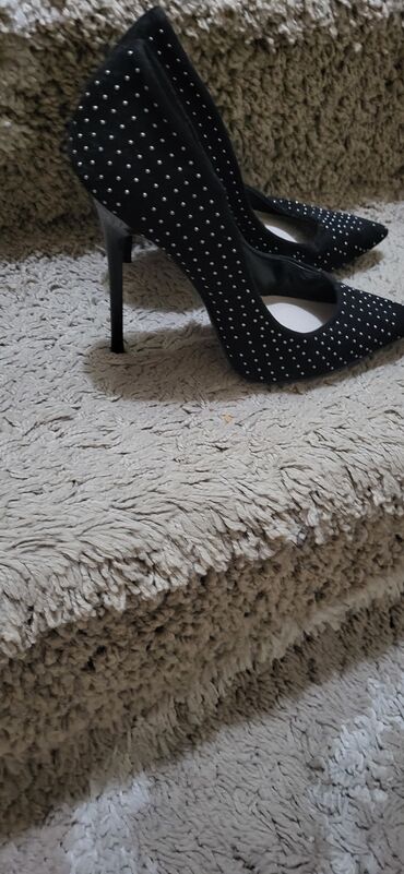 Salonke: Salonke, Zara, 39 — 3