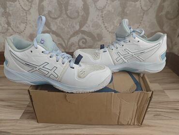 волейбольные кроссовки asics: Мужские кроссовки, 39, Asics, Новый, цвет - Белый, Самовывоз, Платная доставка, Бесплатная доставка