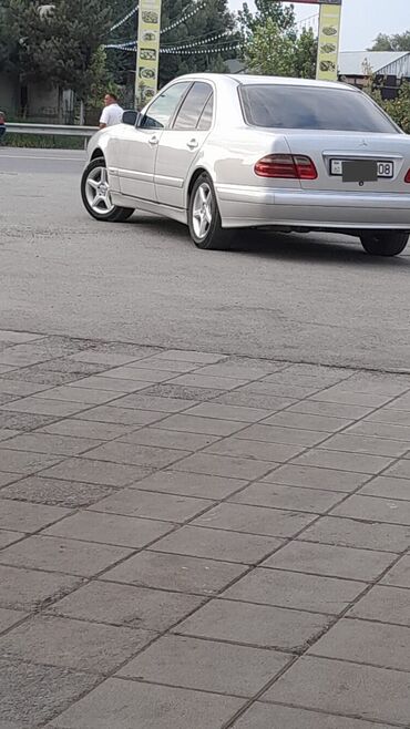 Mercedes-Benz: Mercedes-Benz E-Class: 2 l | 2000 il Sedan — 4