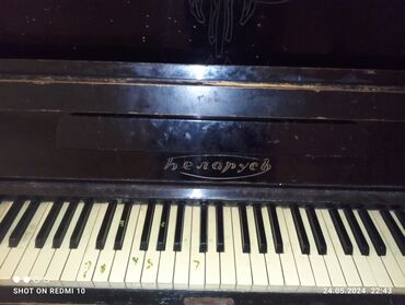 репетитор пианино: Продаётся пианино. цена договорная. самовывоз. г. Шопоков тел