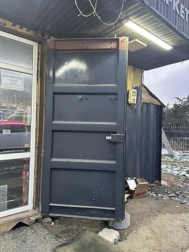 маятниковая дверь: Срочно продаю пару дверей от контейнера. Состояние отличное. В — 1