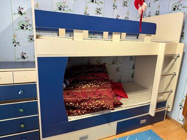 уловая кровать чердак: Для мальчика, Б/у, 2 односпальные кровати, Шкаф, Трюмо, Письменный стол