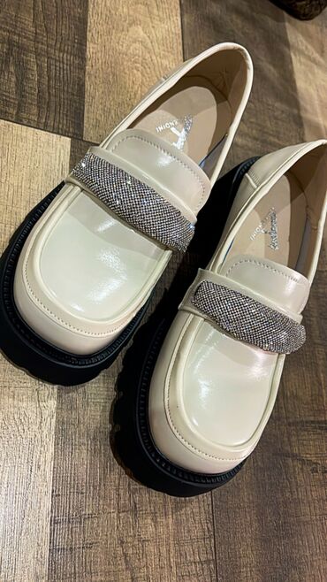Мокасины и лоферы: Женская обувь,новые .Заказала размер не подошелновые .36 размер