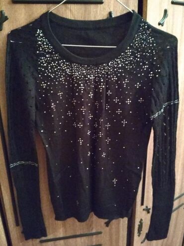 Köynək və bluzalar: Koftaların hər biri 1 manatdan, razmer S(36). Ünvan Azadlıq -da lalafo.az — 3 Köynək və bluzalar: Koftaların hər biri 1 manatdan, razmer S(36). Ünvan Azadlıq — 3